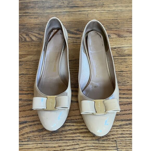 Salvatore Ferragamo Patent Cream Bow Slip On Low Heel Shoes   Women's Size 6.5 - Picture 9 of 10